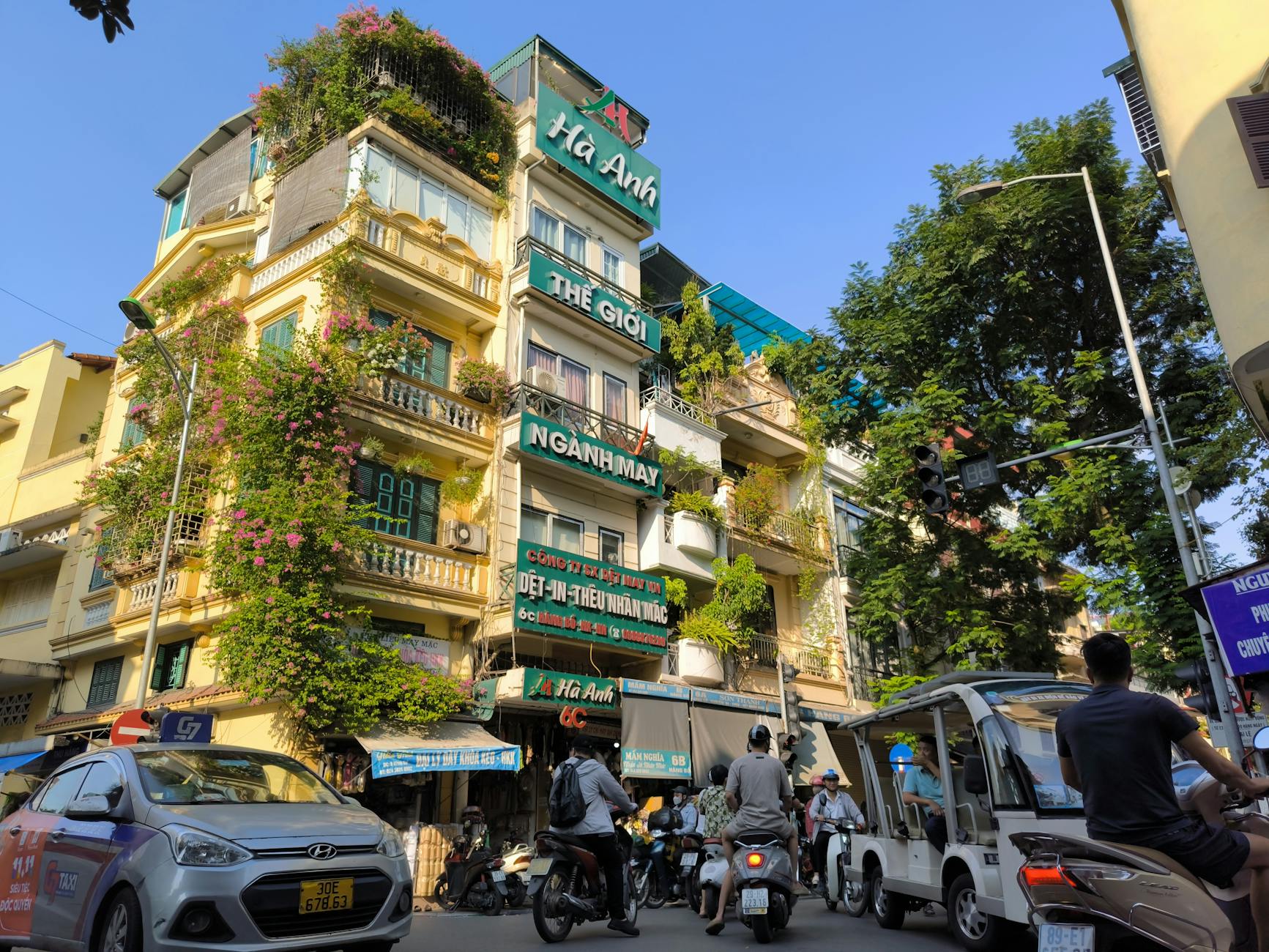 Cận cảnh các bộ bài mạnh như tứ quý và đôi thông